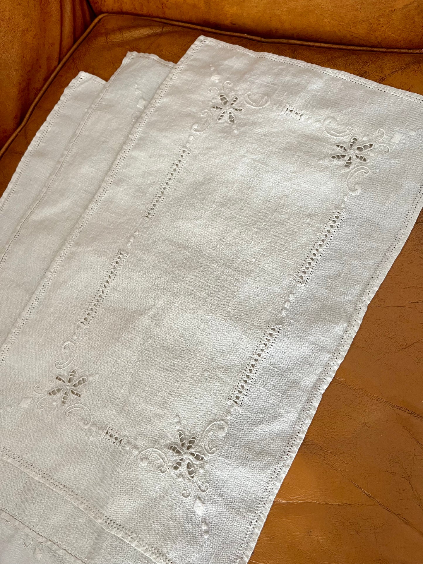 Vintage Linen Hand Towel Set